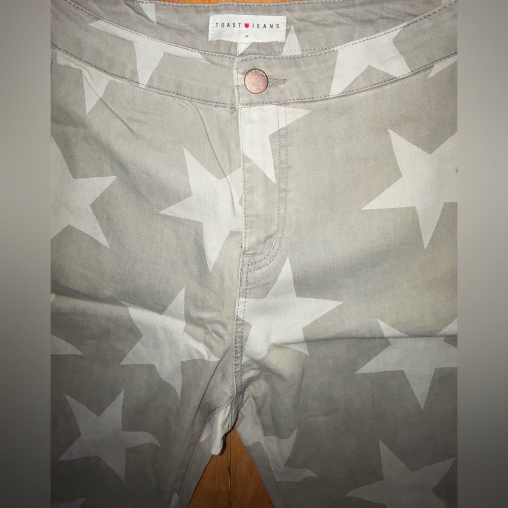 Toast Jeans Gray Star Printed Bell Bottoms. - Picture 3 of 9